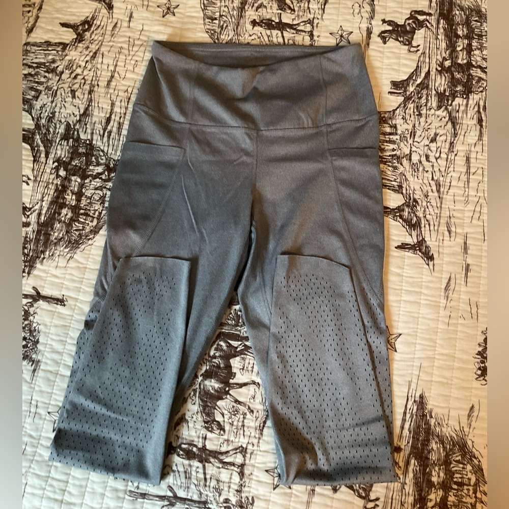 Women’s grey leggings